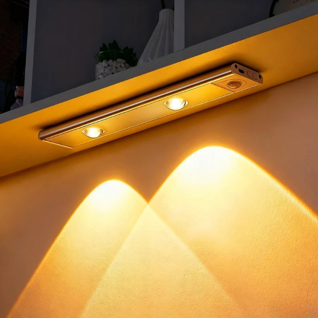 MotionKitchen - Cordless LED Cabinet Light with Motion Sensor