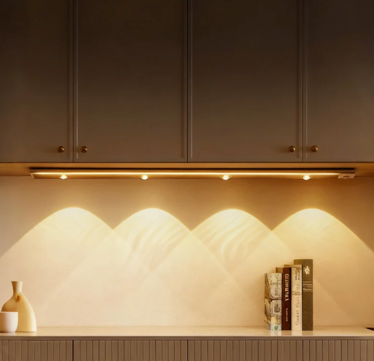 MotionKitchen - Cordless LED Cabinet Light with Motion Sensor